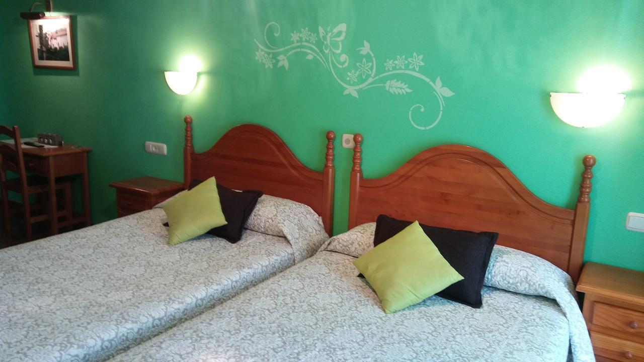 Готель Hostal Ekaitza Лесака Екстер'єр фото