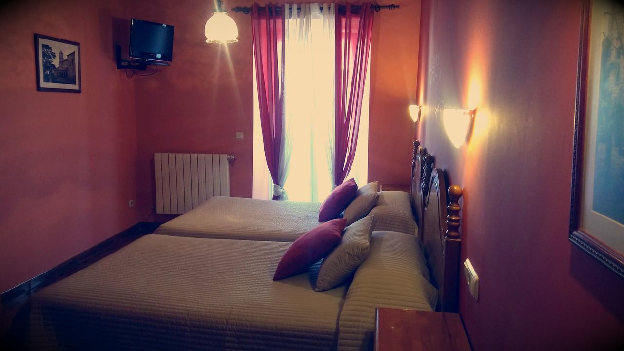 Готель Hostal Ekaitza Лесака Екстер'єр фото