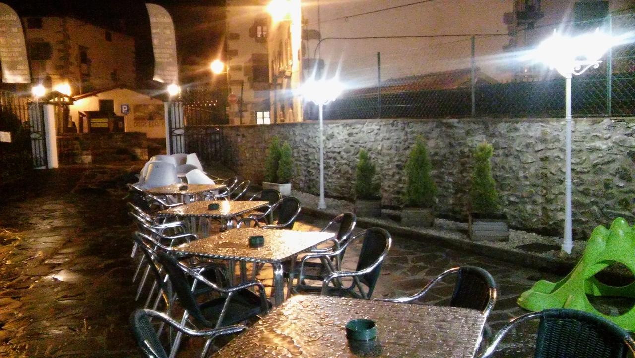 Готель Hostal Ekaitza Лесака Екстер'єр фото