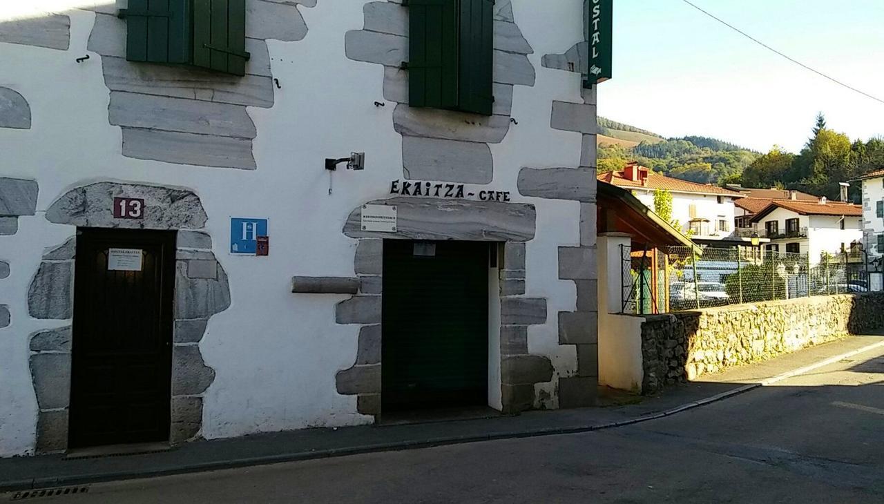 Готель Hostal Ekaitza Лесака Екстер'єр фото